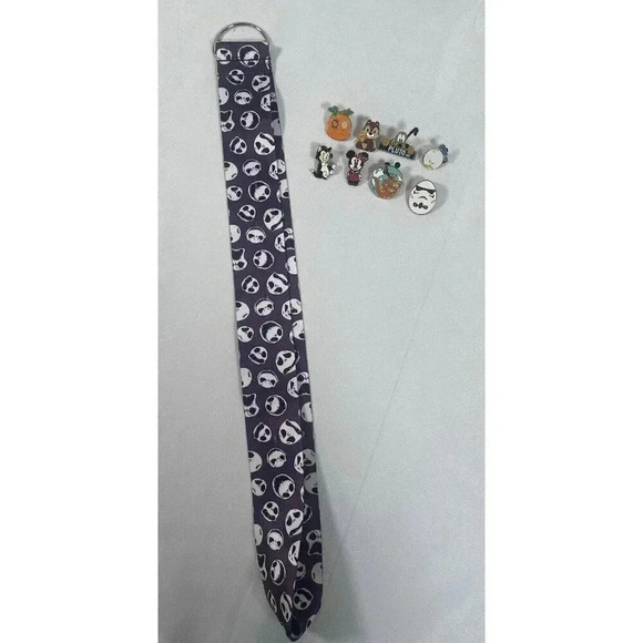 Disney Nightmare Before Christmas Lanyard With Trading Pins - Picture 2 of 4
